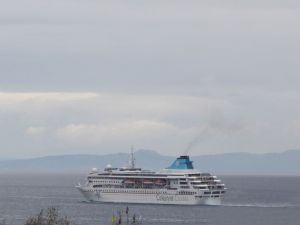 Sezonun İlk Turist Gemisi Kuşadası’na Geldi