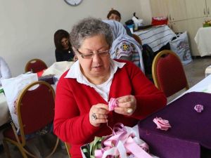 Kansere İnat Hayatı “Nakış” Gibi İşliyor