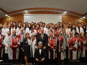 Tıp Bayramı’nda İlk Kez Beyaz Önlüklerini Giydiler