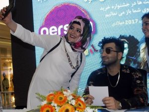 İranlı Popstar Tohi: "Türkiye’de Huzurlu Ve Mutluyum"