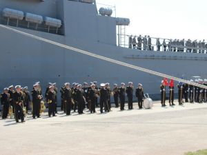 Foça’da TCG Ertuğrul Gemisine hüzünlü veda
