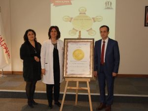 Medicalpark İzmir’e uluslararası iki başarı belgesi