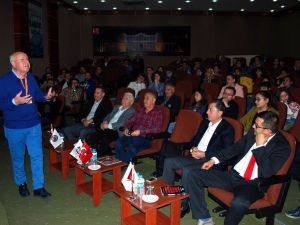 Türkiye’de ıslak mendili bulan iş adamı Salihli’de tecrübelerini anlattı