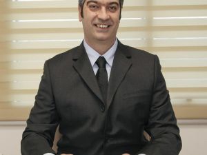 Kadınlar öğle tatilinde botoks yaptırıyor