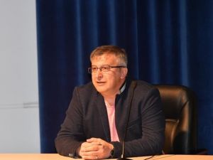 Tiyatro oyuncusu Hüseyin Avni Danyal, OKÜ’de öğrencilerle bir araya geldi