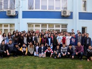 İhlas Koleji öğrencileri TEOG öncesi stres attılar