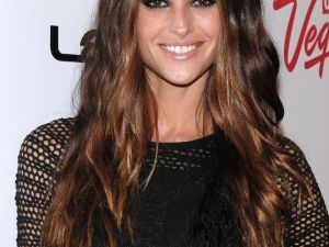 Izabel Goulart da dosso Dossi Fashion Show’a geliyor