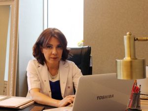 Aquashine uygulaması cildi parlak, sıkı ve sağlıklı hale getiriyor
