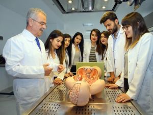 İzmir Ekonomi’de Tıp Fakültesi müjdesi