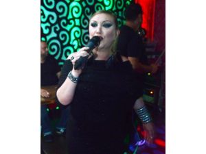 İzmir’den Güllü Geçti