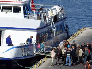 Dikili-Midilli arasında karşılıklı feribot seferleri başladı