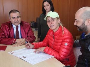 Ünlü sanatçı Giresun’da yıldırım nikahı ile evlendi