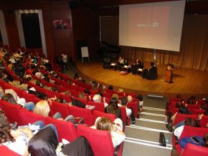 Gelecek Anneden Başlar!