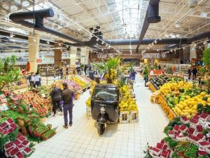 İstinye CarrefourSA, Boğaz’ın köklü semtine çıpa attı