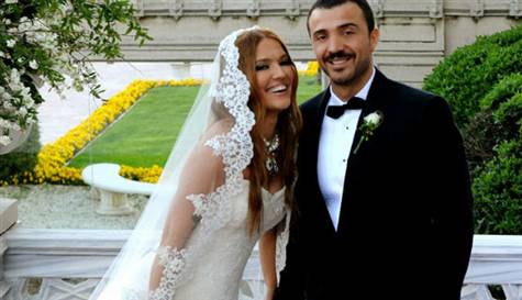 Demet Akalın Hamile Olduğunu Açıkladı