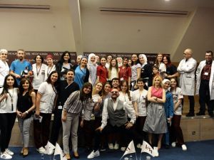 Ceyhun Yılmaz, hemşireler için kitabını imzaladı