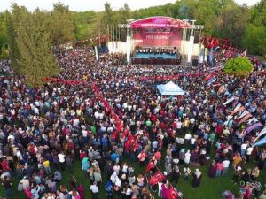 Sibel Can’dan Anneler Günü konseri