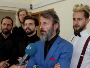 2017 yılının erkek saç modeli: "Önleri uzun ve kabarık"