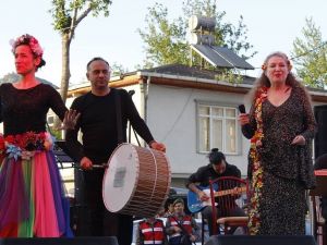 Balkan müziğinin güçlü sesi Suzan Kardeş Vezirhan’ı salladı