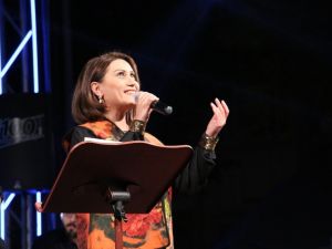 Azerin, Orduluları coşturdu