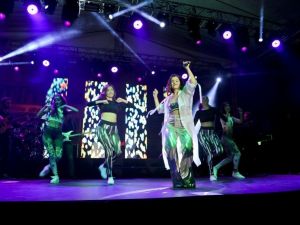 Atiye 19 Mayıs için Maltepe’de sahneye çıktı