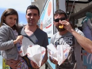 Burhaniyeli büfeci, İbrahim Erkal için lokma döktürdü