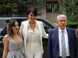 Ünlü manken Deniz Akkaya güzel kalmanın sırrını açıkladı