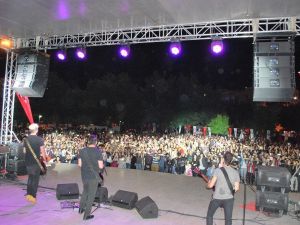 Manisa’daki Gençlik Şöleni’nde “Pera rüzgarı”