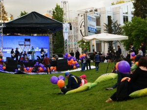 Uçan Süpürge 20’inci yaşını festival açılışıyla kutladı