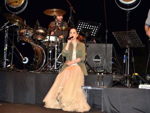 Sertap Erener hayranlarını coşturdu