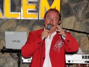 Usta sanatçı Nejat Alp’ten Beyaz’a sert tepki