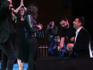 İmera konserinde sevgilisine sahneden evlenme teklif etti