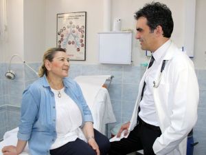 İki abisi ve babasını kanserden kaybetti, kendisi galip geldi
