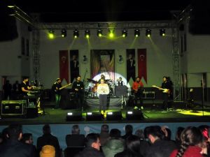 Akşehir’de Tuğba Yurt konseri