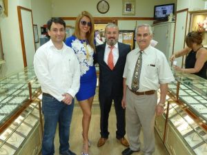 Ünlü model Almanya’da hayranlarıyla buluştu