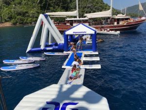 Dolar milyarderinden denizin ortasında su parkı