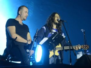 İzmirde Rock Müzik Ve Şiir Dinletisi