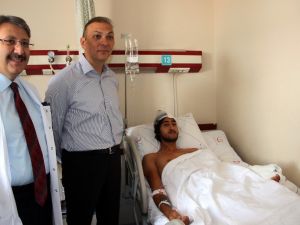 Otostopçu gencin bileğine 8 saatlik operasyon