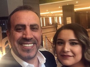 Haluk Levent takipçisinin isteğini kırmadı, kavalye oldu