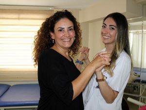MS hastası kadın salsa yaparak yürümeye başladı