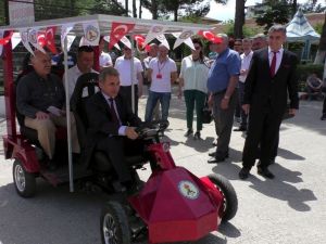 Meslek liseli öğrenciler güneş enerjisiyle çalışan otomobil yaptı