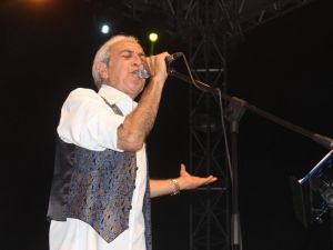 Ünlü sanatçı Edip Akbayram Tekirdağ’ı salladı