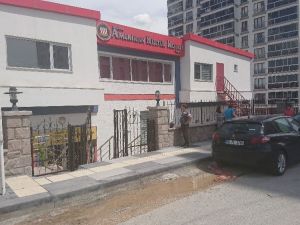 Okulun kapısına kilit vuruldu, öğretmenler isyan etti