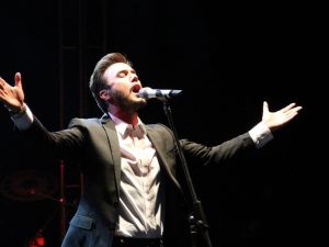 Ceceli Manisa’da coştu, coşturdu