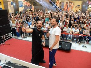 Doğukan Manço ve Aydın Kurtoğlu’ndan muhteşem performans