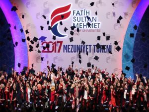 Fatih Sultan Mehmet Vakıf Üniversitesinde mezuniyet heyecanı