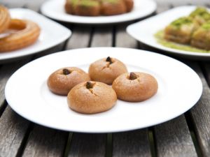 "Bir bardak su içmeden şekerpare yemeyin"