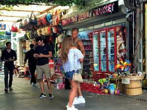 Jeremy Meeks Bodrum sokaklarında dans etti