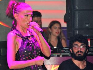 Bodrum’da Yıldız Tilbe izdihamı