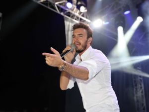 Mustafa Ceceli, Finikelileri coşturdu